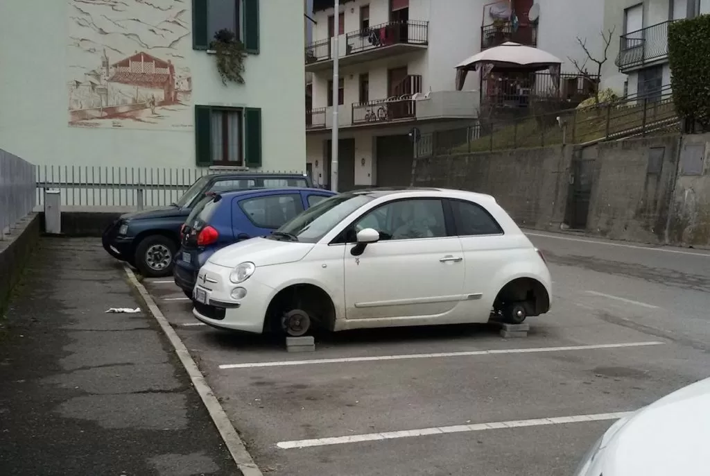 Auto senza gomme