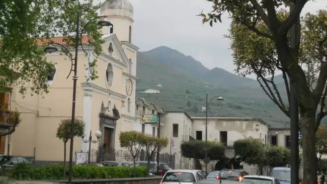 borsa mugnano traffico strada
