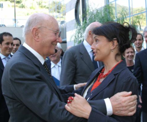 Don Luigi Maria Verzè con il sindaco Simona Vicari
