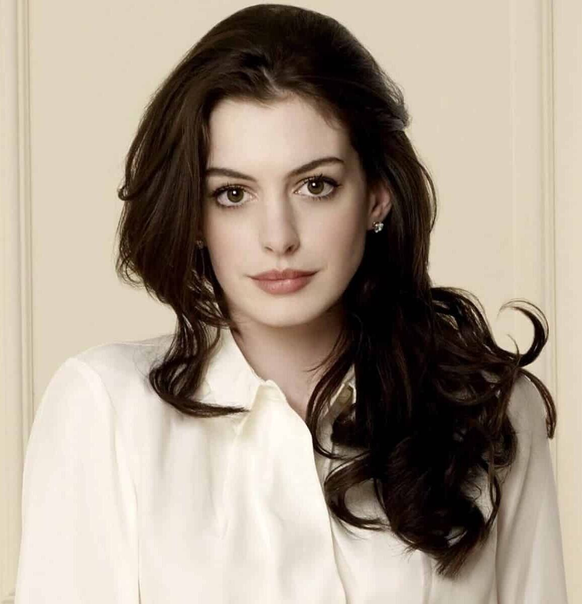 Anne-Hathaway