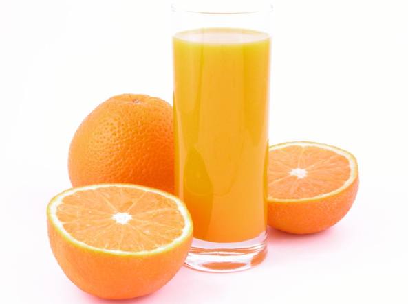 succo-arancia-fa-bene-calcoli-renali