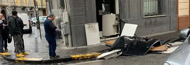 furto-frattamaggiore-ladri-bancomat-soldi