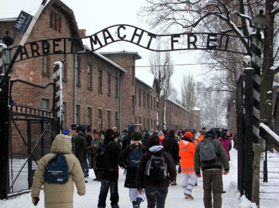 predappio-nega-fondi-visita-Auschwitz-treno-memoria