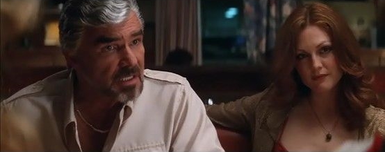 Burt Reynolds e Julianne Moore in Boogie Nights