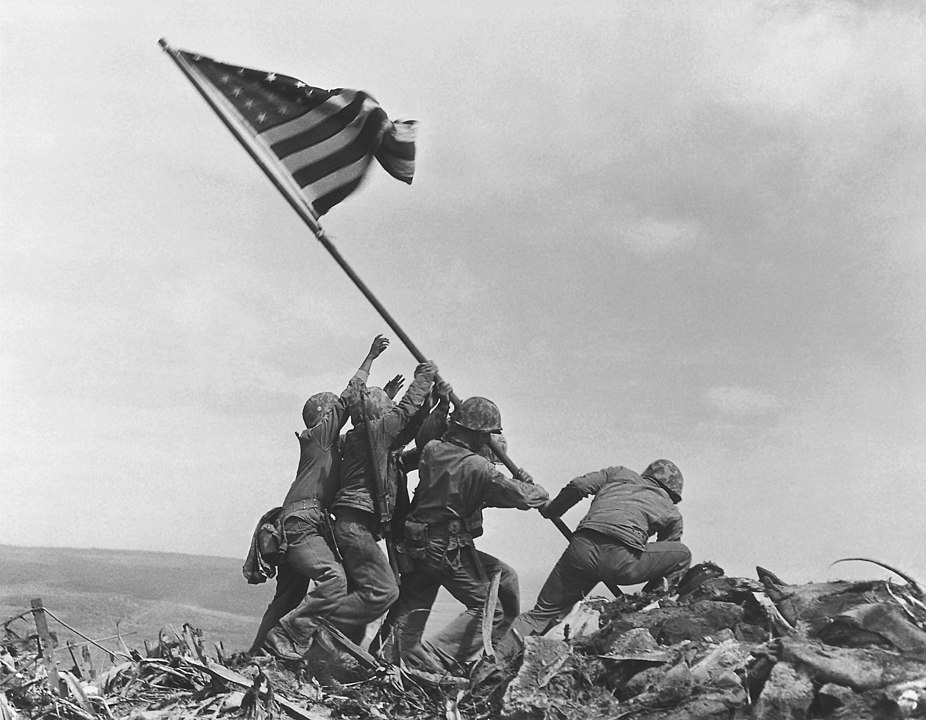 Alzando la bandiera a Iwo Jima foto pulitzer