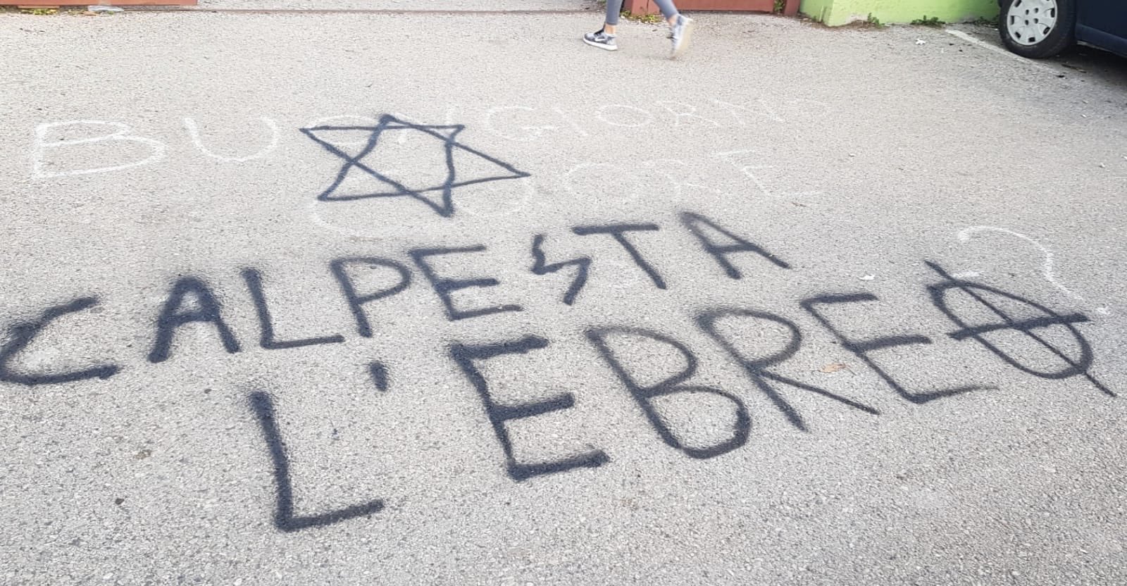 razzismo-pomezia-scritte-antisemite-davanti-scuola