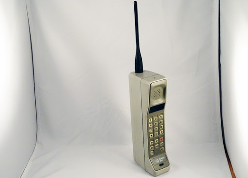 6 marzo primo telefono cellulare commercio