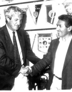 Marcello-Lippi-firma-per-il-Cesena-nel-1989