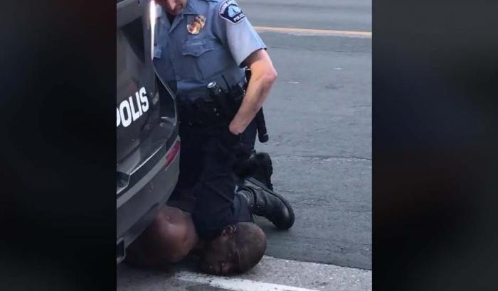 minneapolis-afro-americano-morto-soffocato-arresto-video