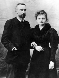 Pierre_Curie_et_Marie_Sklodowska_Curie_1895