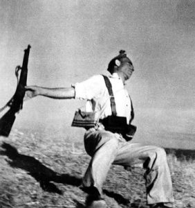 robert-capa-miliziano-morente-1936-638x400