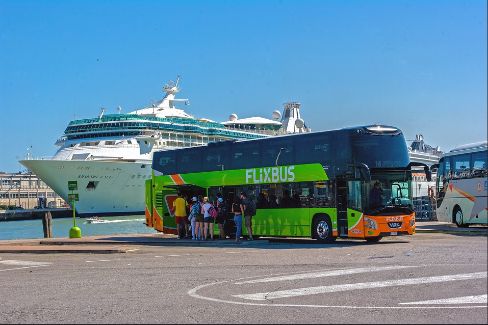 distanziamento-mezzi-trasporto-cancellate-corse-flixbus