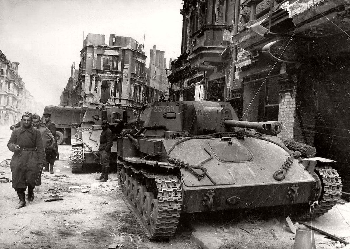 foto-storica-della-battaglia-di-berlino-1945