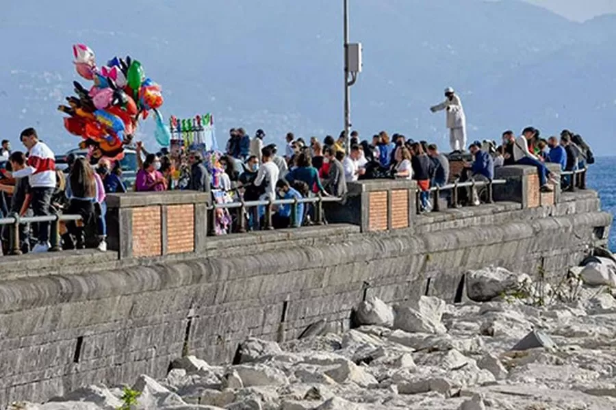 de-luca-controlli-prefetto-assembramenti-napoli