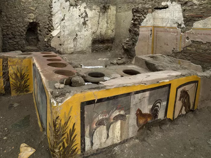 nuova-scoperta-pompei-termopolio-intatto