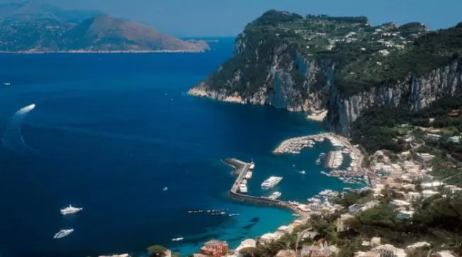 abusivismo-edilizio-grotta-azzurra-anacapri