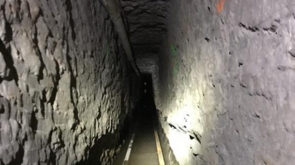 messico-muratore-scava-tunnel-sotterraneo-casa-amante