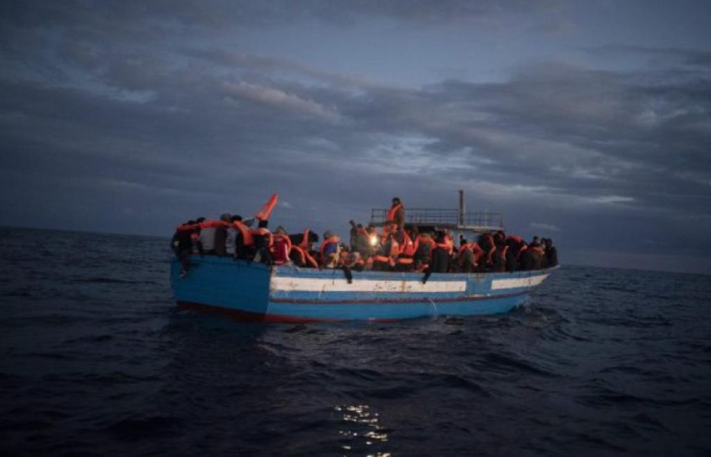 barcone-ribalta-lampedusa-salvati-migranti