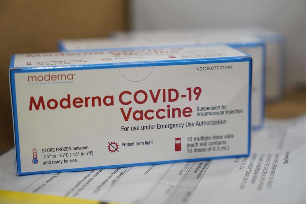 covid-vaccino-moderna-italia-330mila-dosi