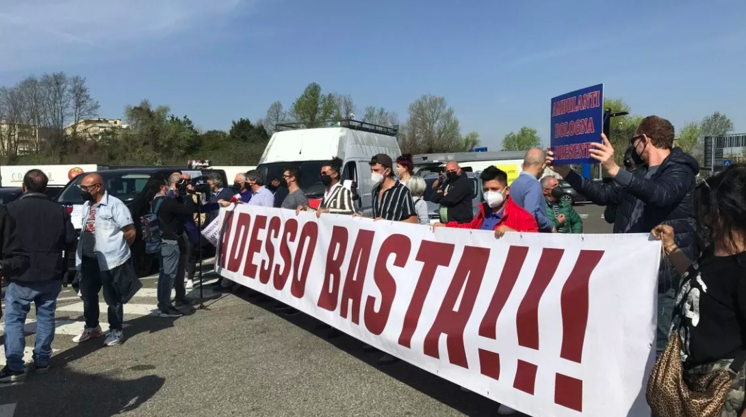 bologna-protesta-ristoratori-bloccano-a1-1-aprile