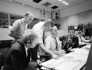 View_of_Mission_Control_Center_during_the_Apollo_13_oxygen_cell_failure