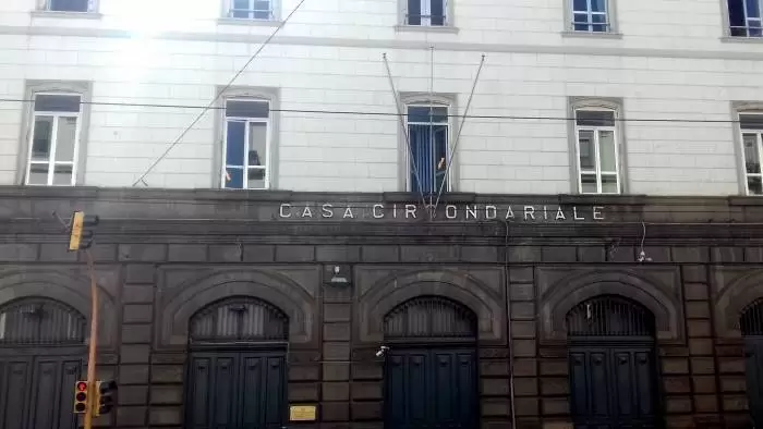 carcere-poggioreale-detenuto-tenta-evasione-incastrato-tombino