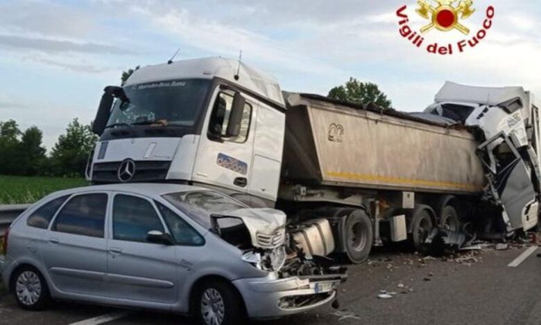 incidente-camion-autostrada-a21-morto-feriti