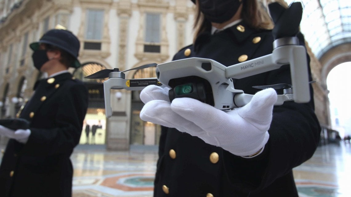 milano-turista-drone-piazza-duomo-denunciato-multato