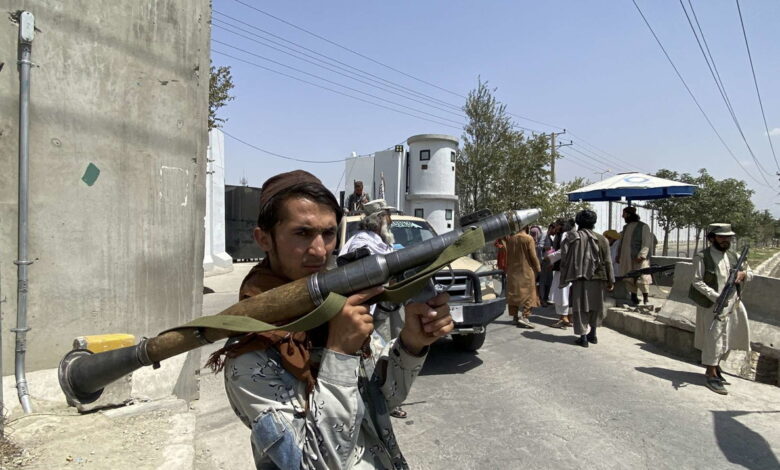 afghanistan-talebani-sparano-asadabad