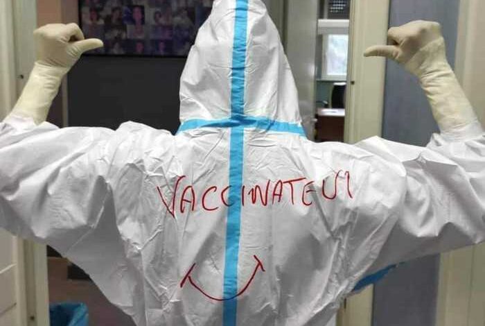 vaccino cagliari appello tuta infermiera