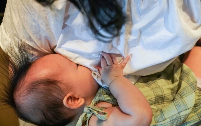 latte-mamme-vaccinate-contiene-anticorpi-proteggere-bebe-studio