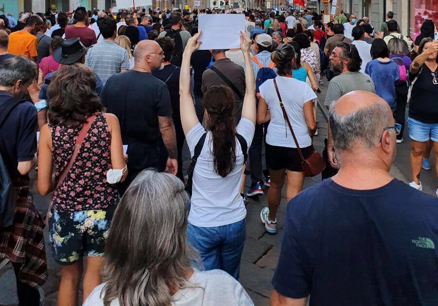 milano-proteste-corteo-green-pass-11-settembre