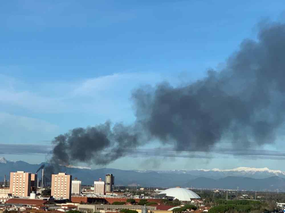 Livorno incendio raffineria Eni 30 novembre