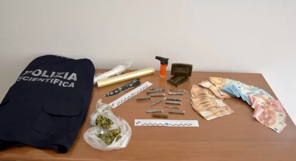 poliziotti travestiti medici spacciatore positivo 15 gennaio
