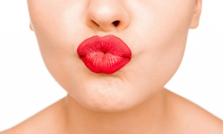 Le migliori frasi, citazioni e aforismi sulle labbra: le più belle