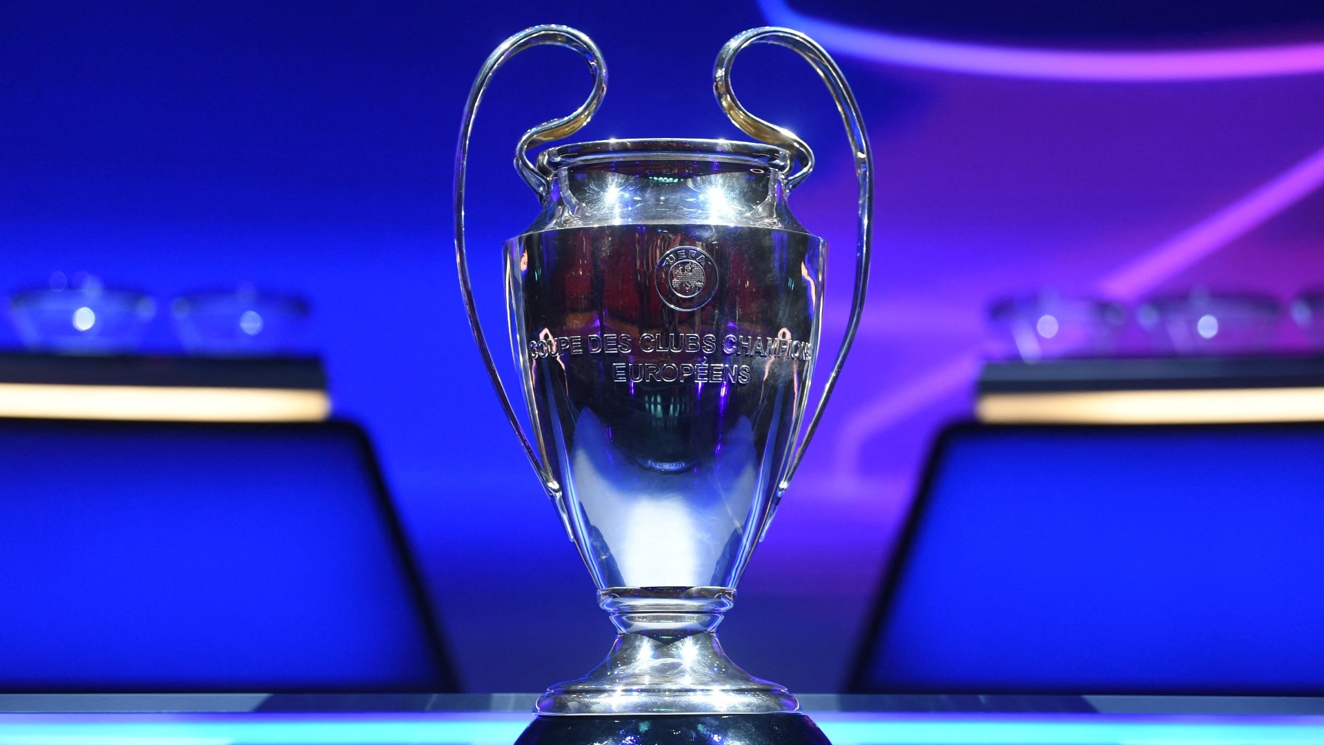 Champions_League_trophy_1_