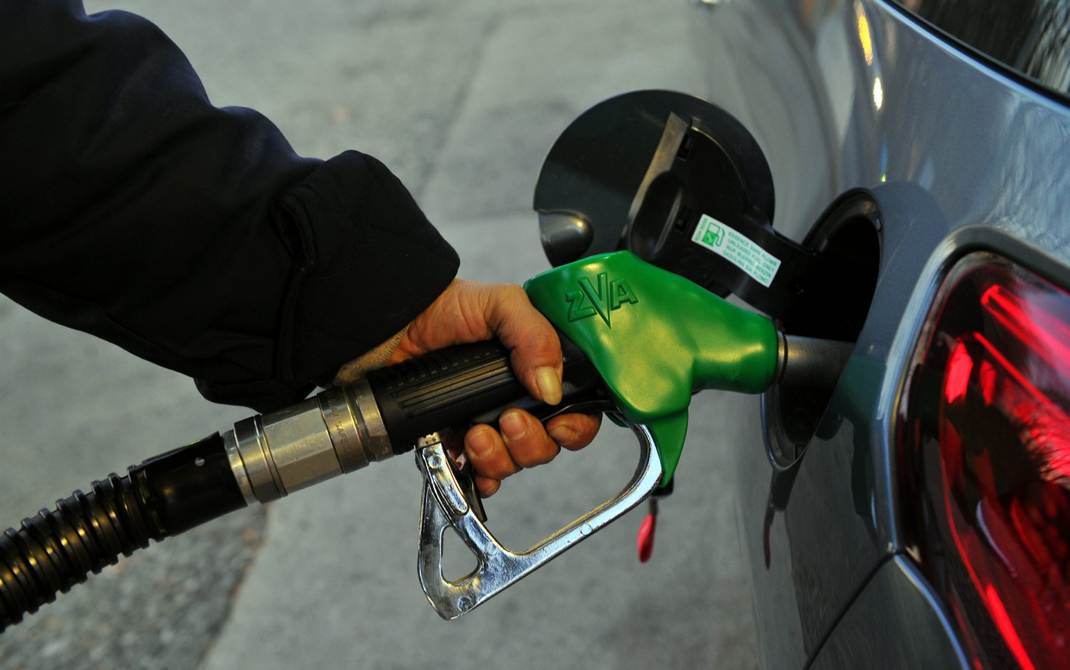 carburanti rialzi benzina gasolio prezzi oggi