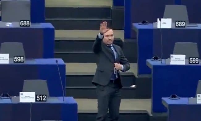 eurodeputato bulgaro saluto aula nega calunnia
