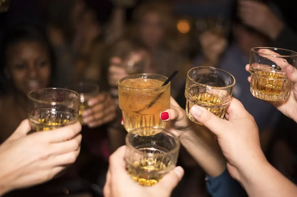 Alcol venduto ad una minorenne. Scatta la chiusura, per la seconda volta, di un circolo privato a Benevento.