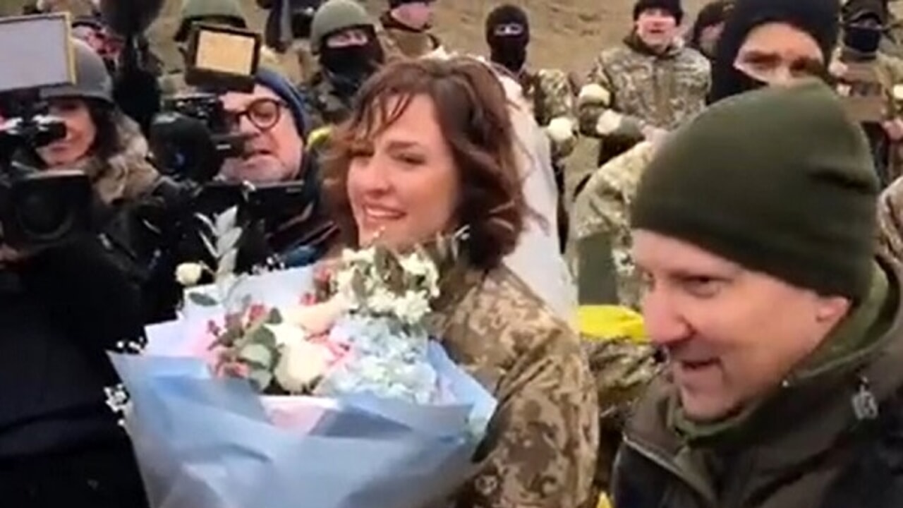 soldati si sposano Kiev 6 marzo