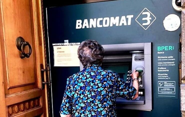 roma aggredisce anziana bancomat
