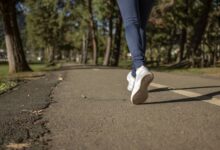 latina donna investita jogging
