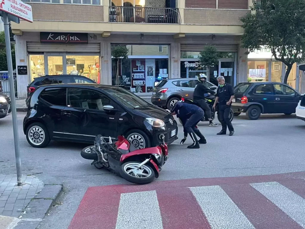 auto contro scooter benevento