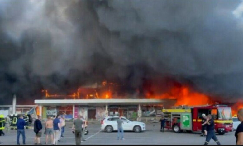 russia bombarda centro commerciale morti