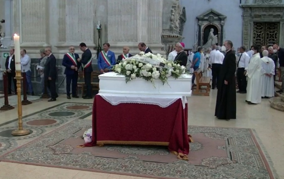 funerali elena del pozzo catania oggi 22 giugno 