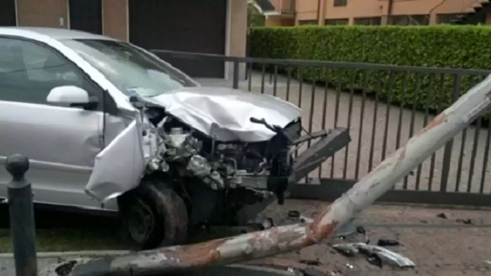palo-luce-auto-scafati