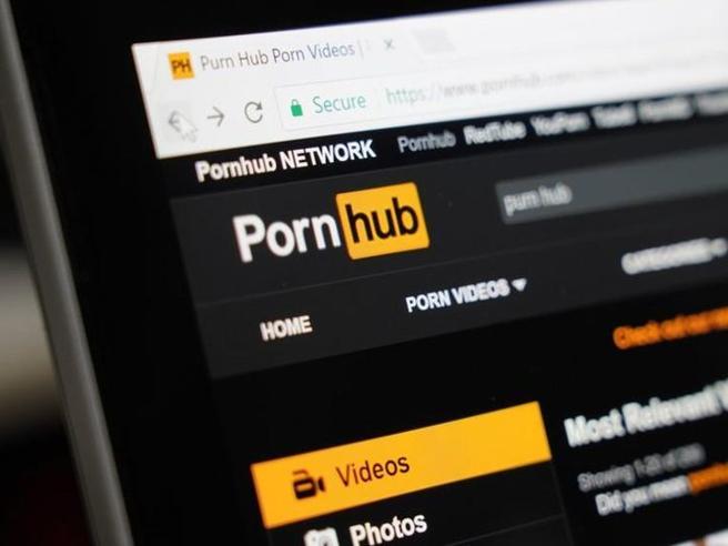 elezioni accessi pornhub