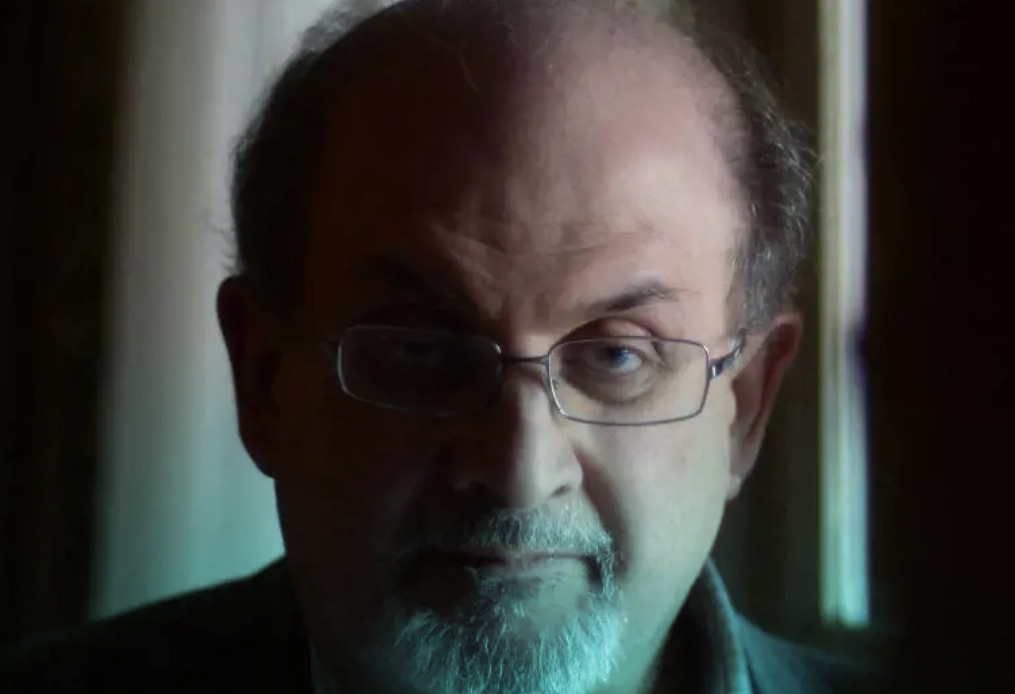 Salman Rushdie aggressione come sta