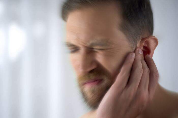covid-nuovi-sintomi-orecchie