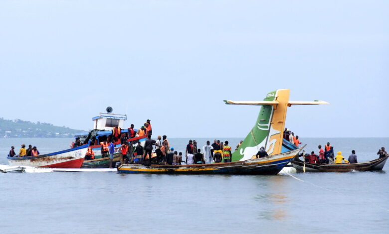 aereo precipita lago tanzania morti